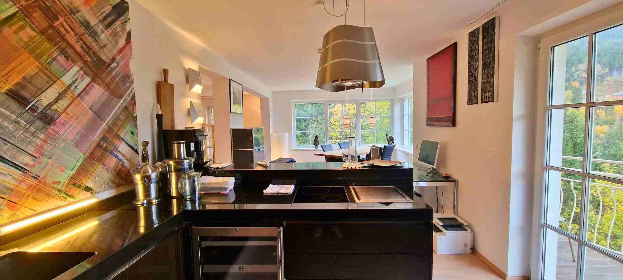 Sicht von der Küche in den Essbereich