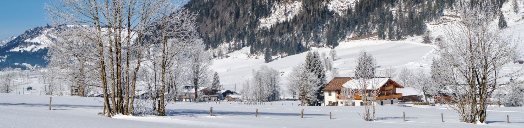 Leogang im Winter unter einer Schneedecke.
