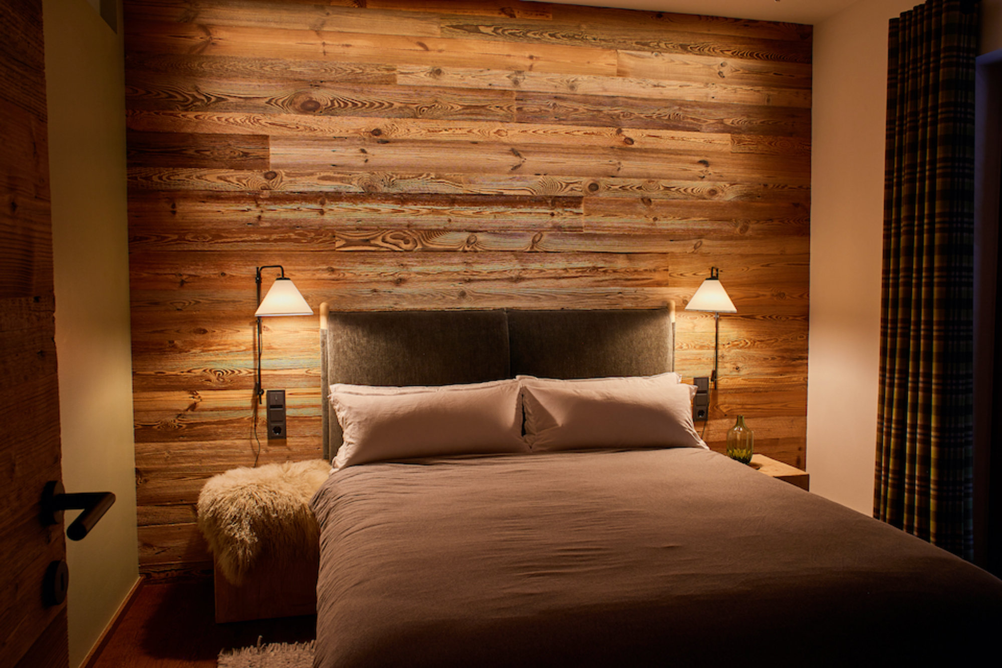 Gemütliches Schlafzimmer eines Luxus Chalet